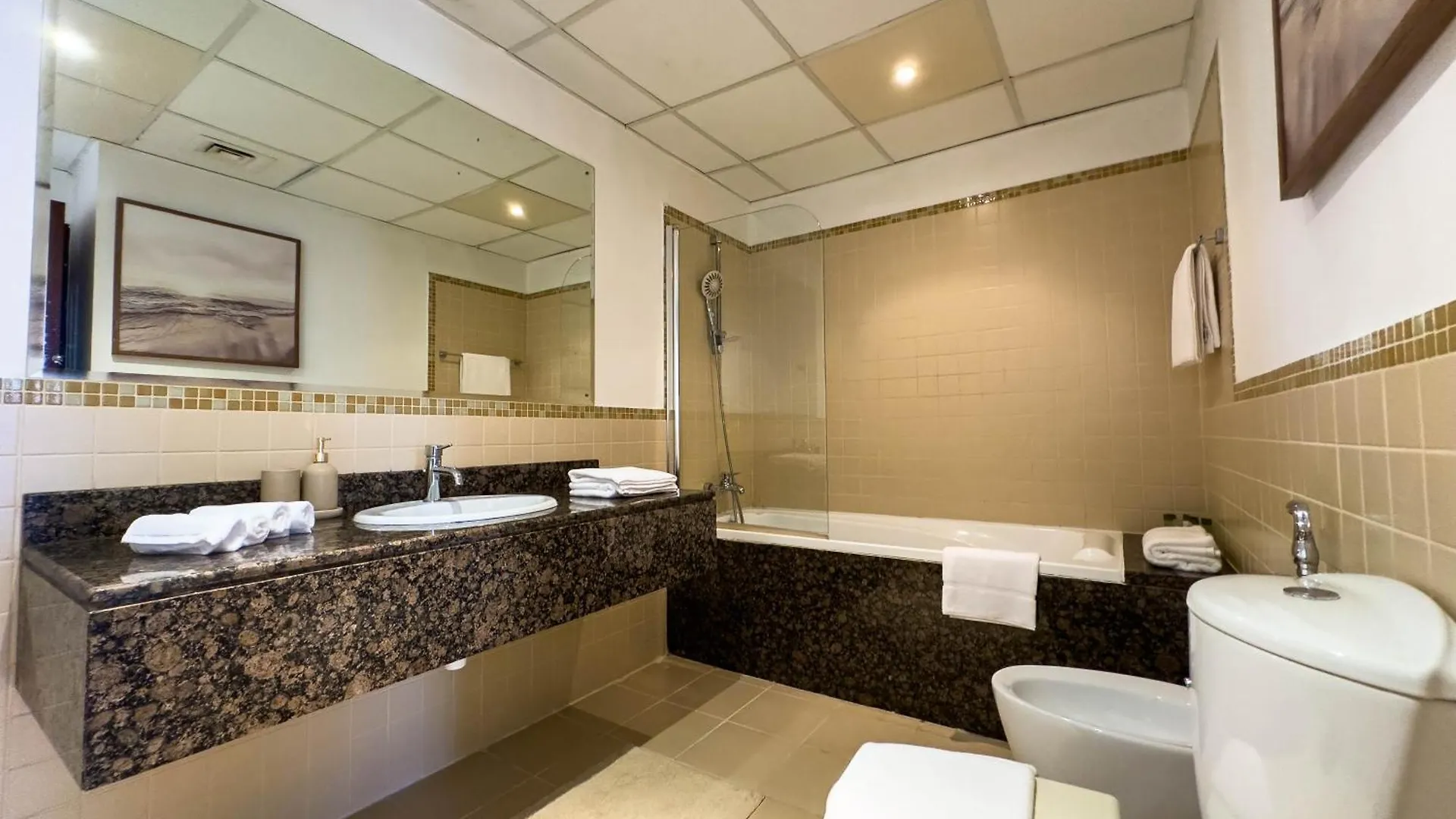 Naseem - Elegant Coastal Retreat With Stunning Marina Views Dubai United Arab Emirates
