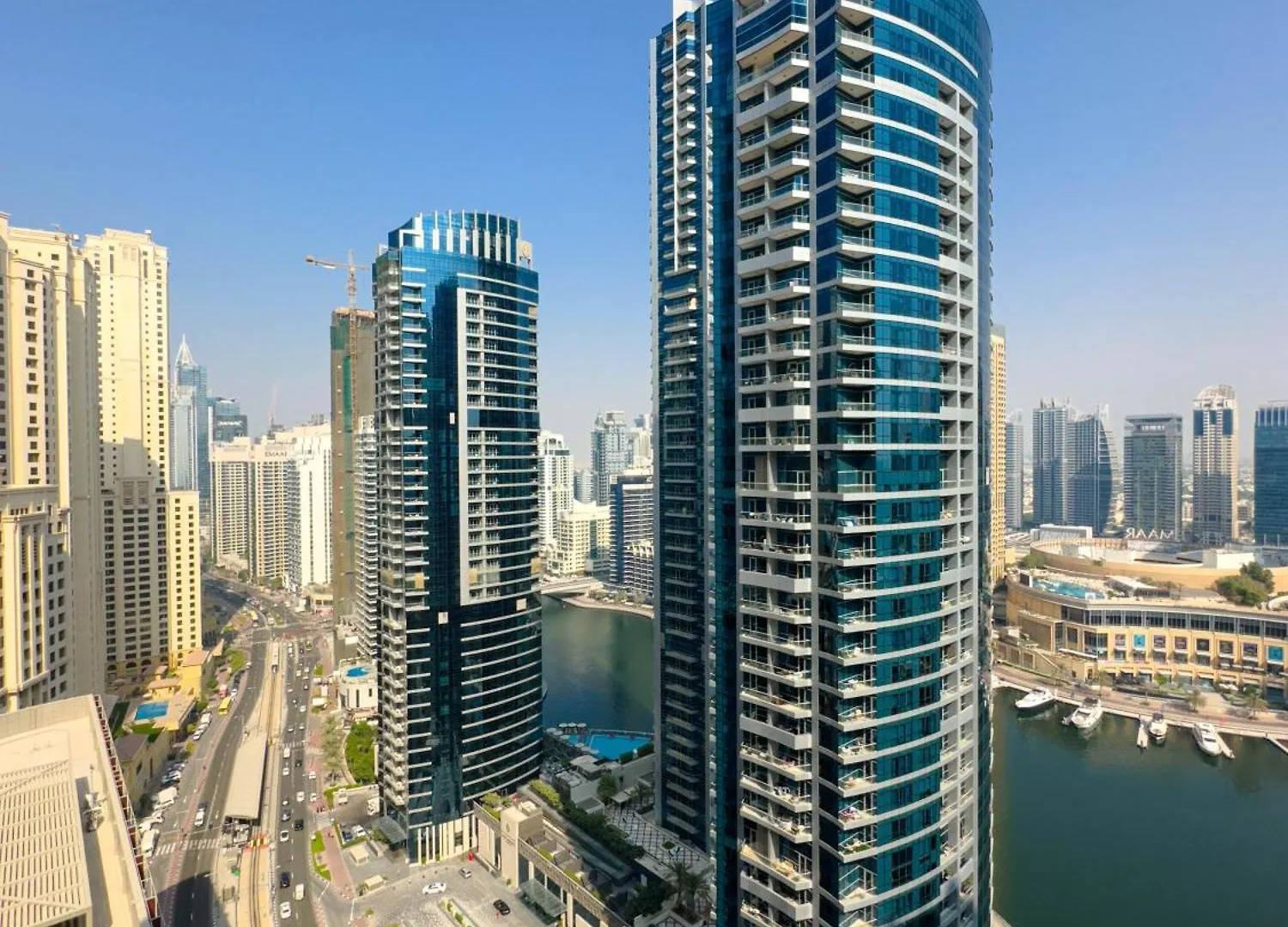 Apartment Naseem - Elegant Coastal Retreat With Stunning Marina Views Dubai