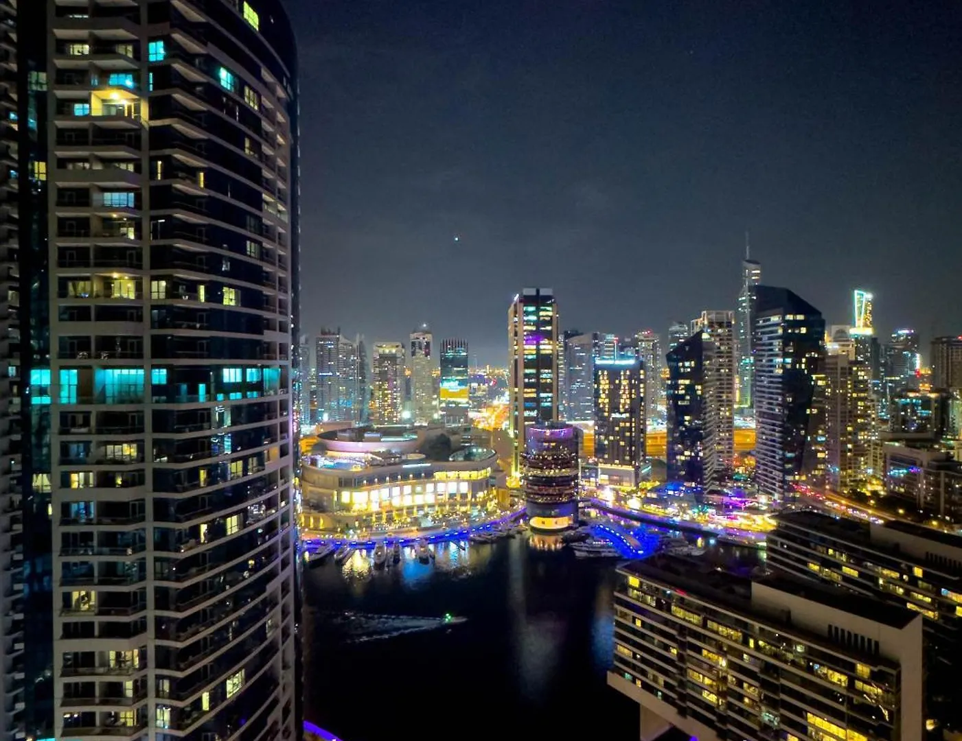 Naseem - Elegant Coastal Retreat With Stunning Marina Views Dubai Apartment